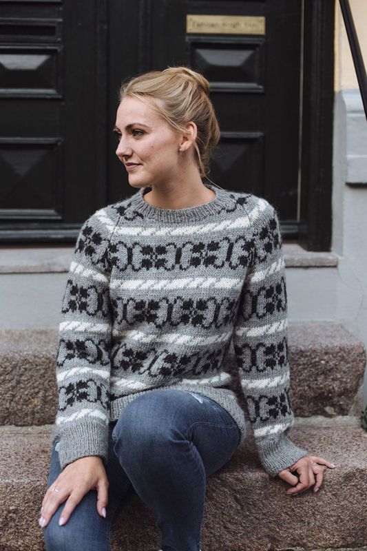 070 Damesweater med klematis Camarose