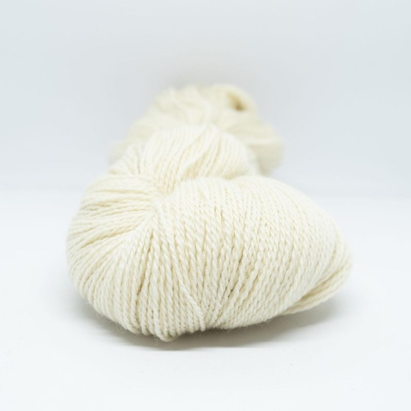 Huldra kamgarn 448026 8,5/2 ubleket hvit