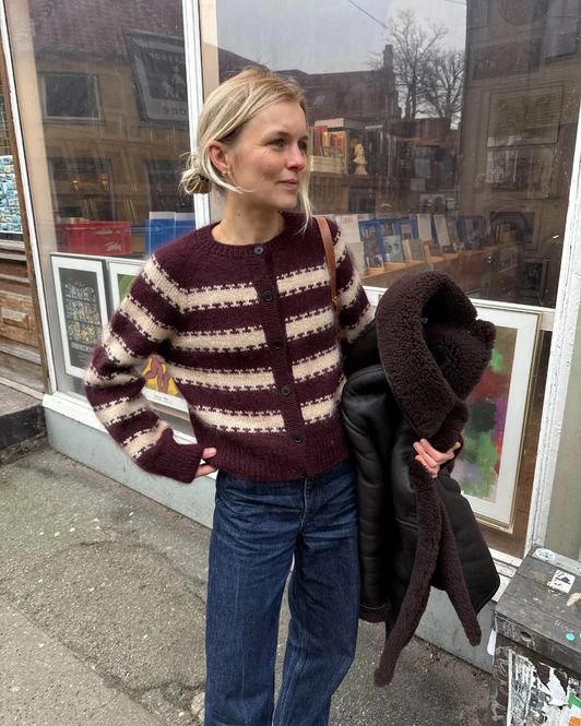 Hovedbilde Garnpakke Key cardigan i Isagergarn PetiteKnit